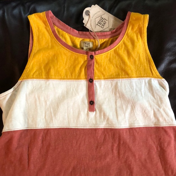 T-shirt tank! - Picture 2 of 4